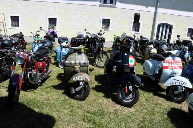 Mehr als 200 Oldtimer-Autos und 120 Oldtimer-Zweiräder standen zur Besichtigung.  | Foto: FPÖ GR/EF