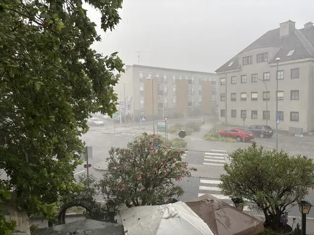 Starkregen mit Hagel und Sturm im Zentrum Hollabrunns. | Foto: Alexandra Goll
