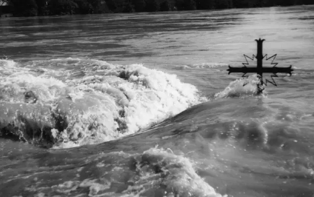 Hochwasser 1954 in Grein: Das Halterkreuz beim Schwalleck am 12. Juli 1954.
| Foto: Hans Stöger/Stadt Grein