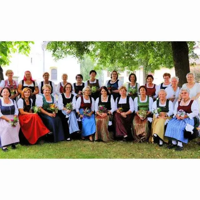 Die Frauenrunde Jakling ist ein lebendiges Beispiel für gelebte Gemeinschaft und Brauchtumspflege über Generationen. | Foto: Frauenrunde Jakling/Emhofer