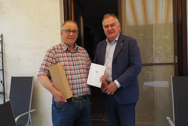 Alfred Fischer (li) feierte seinen 80er. | Foto: Stadt WRN/Weller