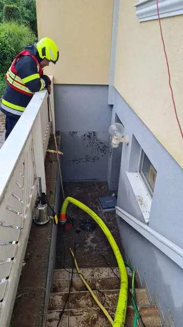 Zu vielen Kellerauspumparbeiten wurden die Feuerwehren gerufen. | Foto: BFKDO Hollabrunn