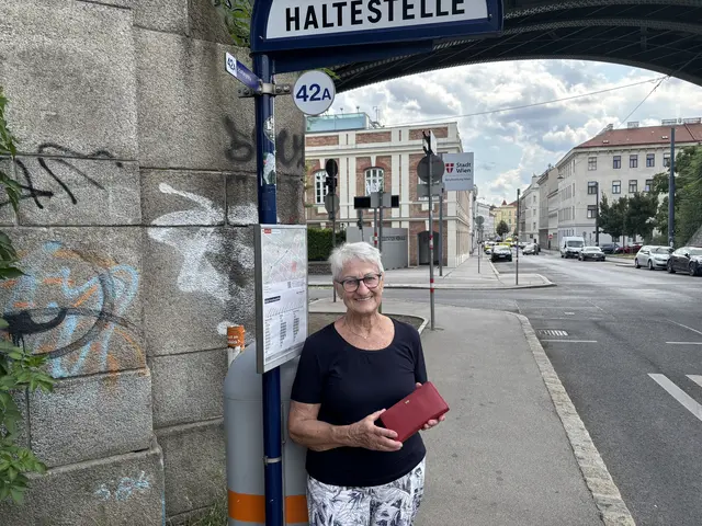 Traude Valenta war fast den Tränen nahe, sagte sie gegenüber MeinBezirk. Eine kleine, aber gute Tag, hat ihr den Tag versüßt. | Foto: Ipirotis/MeinBezirk