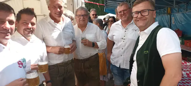Mitglieder des SC St. Margarethena. d. Raab mit dem Kulturreferenten ma. Rudi Bonstingl, Alt Bgm. Herbert Miesl, und re. D. I. Florian Maier v. li .n. re.