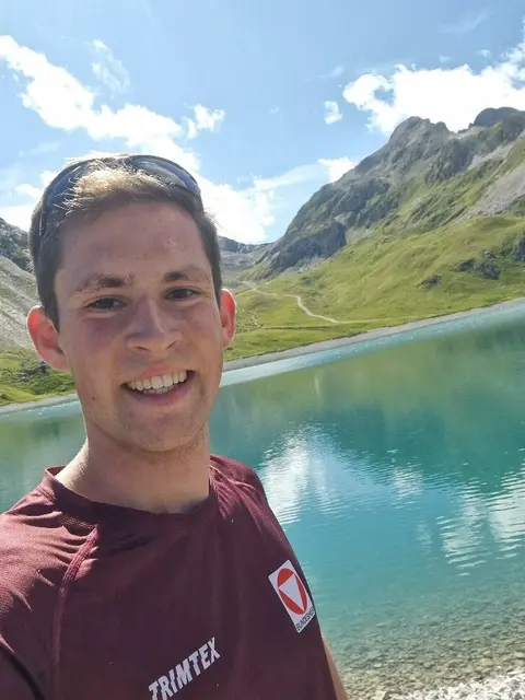Lukas Novak beim Training auf der Finnenbahn um den See Lej Alv auf 2.600 Meter Seehöhe | Foto: Novak