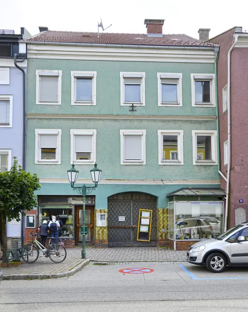 In diesem Haus in Mattighofen wurde der Mann gefunden. | Foto: Fesl
