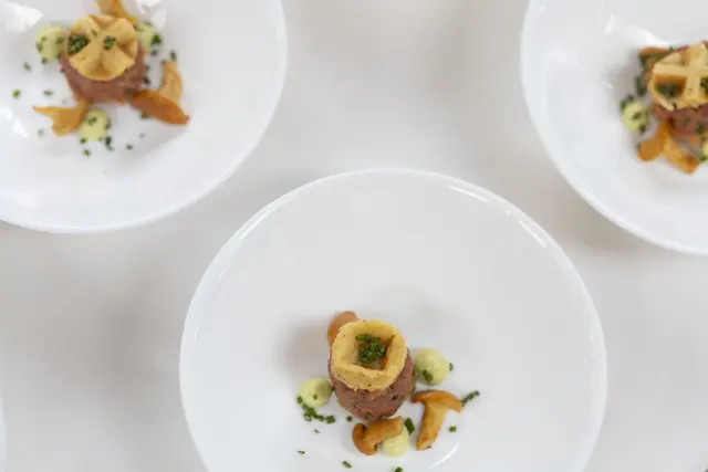 Die angehenden „Genussbotschafter*innen“ entdecken regionale Produkte, deren Zubereitung und Veredelung.  | Foto: Ötztal Tourismus