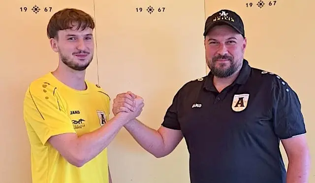 Jan-Markus Hiden (mit dem sportlichen Leiter Max Pacher) wechselt von Gamlitz nach Allerheiligen. | Foto: Johann Stückler/SV Allerheiligen