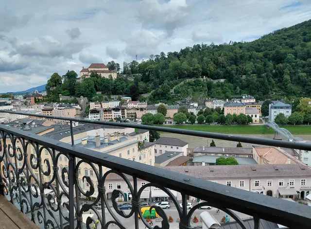 Blick auf Kapuzinerkloster und Kapuzinerberg  | Foto: H.Bachinger