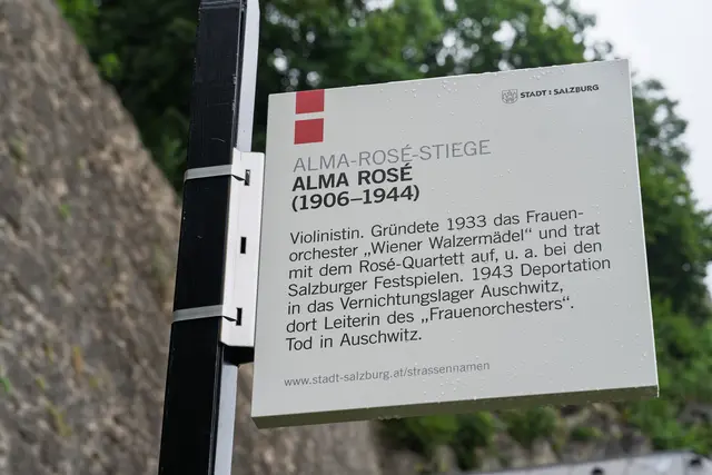 Mit dieser Widmung ehrt die Stadt Salzburg eine Frau, die in mehrfacher Hinsicht in die städtische Erinnerungs- und Kulturgeschichte gehört: Alma Rosé war eine herausragende Musikerin mit Auftritten bei den Salzburger Festspielen, die unter dem NS-Regime verfolgt, deportiert und ermordet wurde. | Foto: Stadt Salzburg: Alex Killer