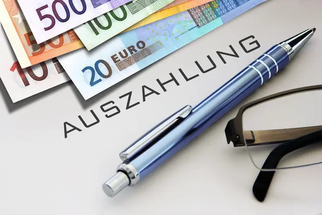 Trotz mehrfacher Versuche sowie der Zahlung hoher Gebühren erhielt die Frau nie eine Auszahlung. (Symbolfoto) | Foto: stock.adobe.com/at/Butch