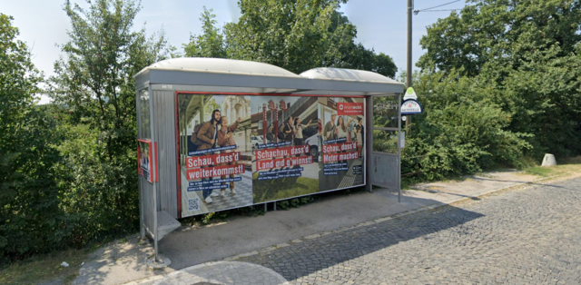 Das Wartehäuschen stand bis vor Kurzem noch auf dem Promenadenweg. Nach einem Autounfall wurde es abgetragen. (Archiv) | Foto: Google Maps (Screenshot)