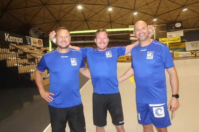 Kapitän Kristof Gal bei der Vorbereitung mit den Trainern Forrai und Mitkov. | Foto: arbes