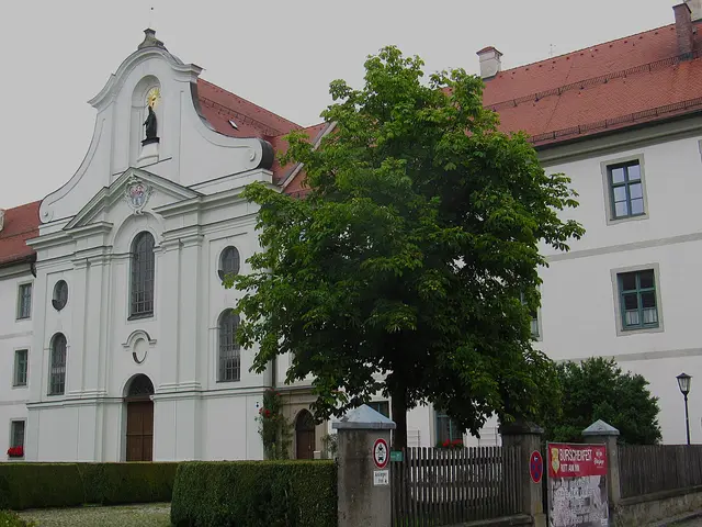 44 Mitglieder*Innen besuchten am 24.Juli 2025 bei einen Kulturausflug die ehemalige Benediktiner-Klosterkirche in Rott am Inn. 