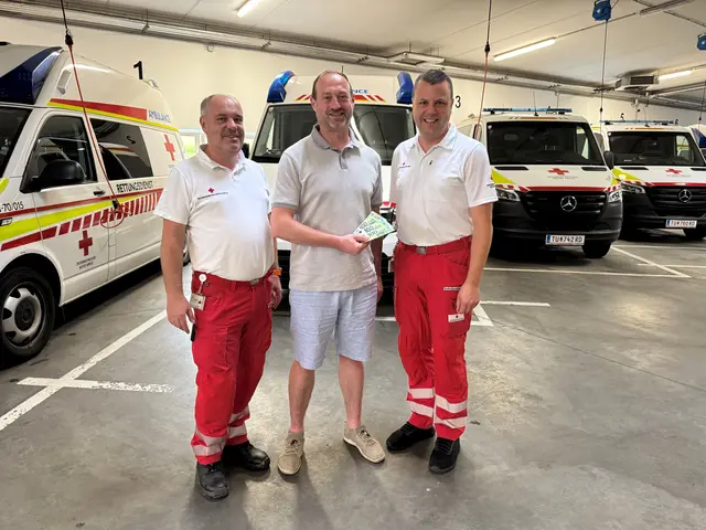 Bei der Spendenübergabe | Foto: Rotes Kreuz Waidhofen