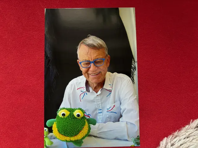 Gerd Renner gets the inspiration from the puppet workshop Stefan Karch. | Photo: The Plankenauer