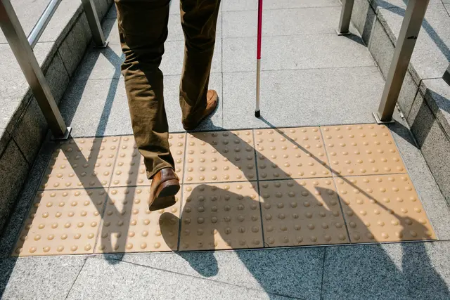 Symbolbild. Menschen mit etwa Sehbehinderung können die Maschinen wegen des Touchpads nicht selbstständig bedienen. | Foto: Pexels