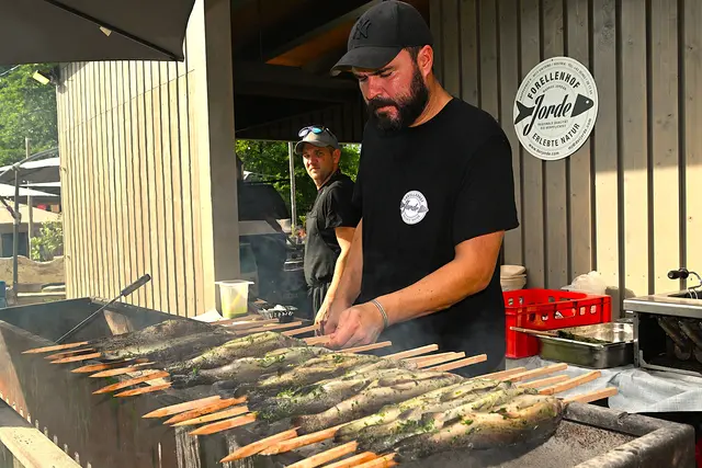 Die Teilnehmer waren vom kulinarischen Angebot begeistert. | Foto: Josef Bodner