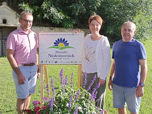 Bürgermeister Helmut Schwarz, Elisabeth Österreicher, Helmut Kaufmann (DEV-Obmann) | Foto: DEV Schrattenberg