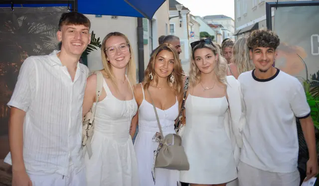 Ganz in Weiß und bester Laune waren die Gäste am Mittwoch im Garten Eden.