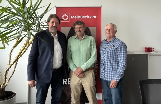 Thomas Waitz, Europaabgeordneter der Grünen, Andreas Lackner, Kammerrat und Obmann der Grünen Bäuerinnen und Bauern, und Heribert Purkarthofer, Kammerrat, (v.l.) informierten über die Situation der steirischen Bäuerinnen und Bauern. | Foto: MeinBezirk