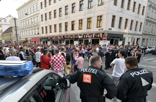 Während der WM 2018 avancierte das Szenelokal zum großen Aufmarschgebiet hunderter Fußballfans.  | Foto: HERBERT NEUBAUER / APA / picturedesk.com