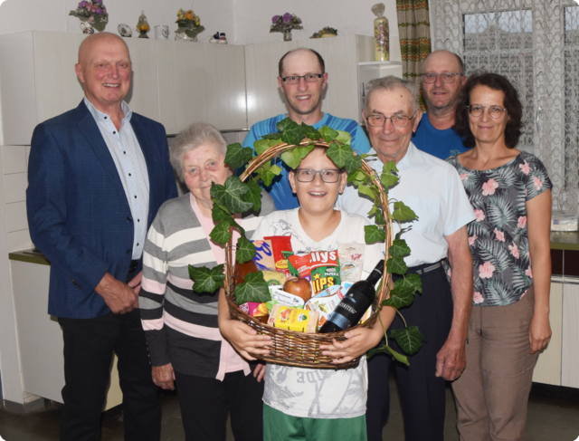 Siegfried Walch, Pauline Perzi, Bernhard Perzi, Alexander Perzi, Franz Perzi, Robert Perzi und Michaela Perzi (v.l.) | Foto: Marktgemeinde Karlstein