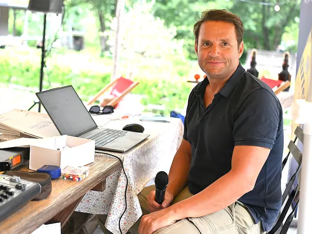 Christian Tammegger koordinierte das Geschehen und hielt alle Teilnehmer auf dem neuesten Stand | Foto: Josef Bodner