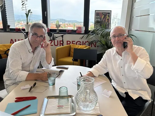 Gemeinsam mit den Oberlandlern hilft MeinBezirk Menschen in Not. In der jüngsten Telefonsprechstunde nahmen Siegfried Nagl und Rudolf Huber für die Steirerinnen und Steirer die Anliegen der Steirerinnen und Steirer entgegen. | Foto: MeinBezirk