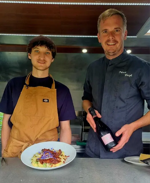 Luca Gumpenberger und Patrick Wenzel (v. l.). | Foto: Airstream Travel Kitchen