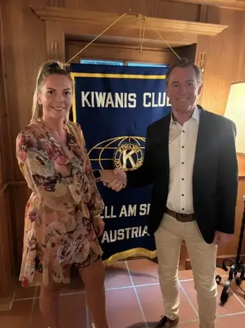 Densie Dick (Leitung Jugendtreff) und Gernot Tritscher (Präsident Kiwaniclub Zell am See). | Foto: Denise Dick
