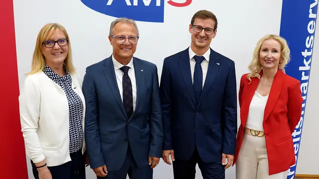 Landesgeschäftsführerin Sandra Kern, Kurt Steinbauer, Stefan Waldhäusl und Karmen Frena, Stellvertreterin von Sandra Kern. | Foto: Franz Fichtinger