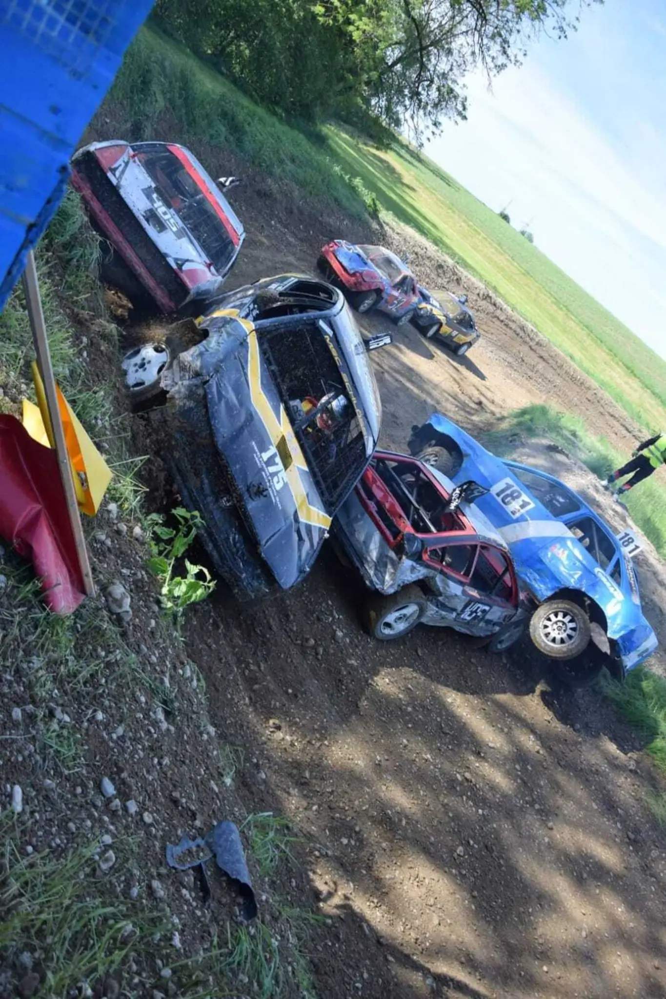 Lackaustausch-am-Sonntag-den-3-August-beim-Stock-Car-Rennen-in-Ro-bach