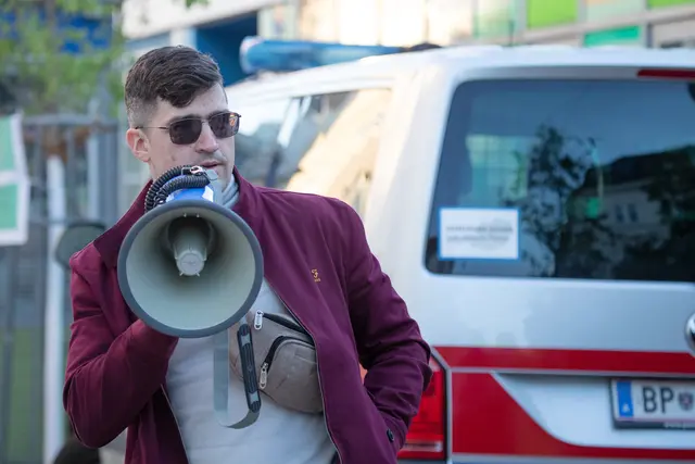 Der Kopf der Identitären Bewegung Martin Sellner ist ebenfalls vor Ort. (Archiv) | Foto:  ALEX HALADA / picturedesk.com