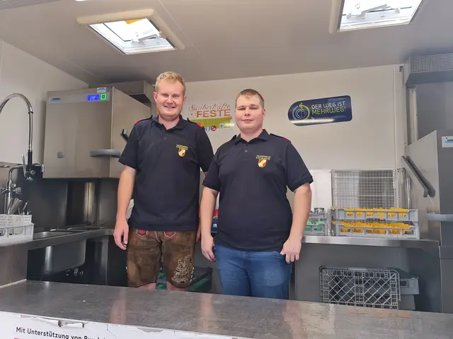 Matthias Muck und Markus Eigenbauer übernahmen das Abwaschen. | Foto: Cornelia Strobl