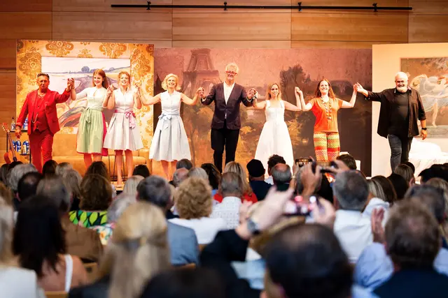 Jubel um das Kitzbüheler Theaterteam. | Foto: Michelle Hirnsberger