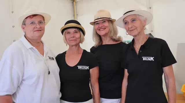 Elegant mit Hut präsentierten sich die Damen der Theaterrunde Kalsdorf. Erst kürzlich feierte TRUNK große Erfolge mit ihrer Aufführung "Alles für Lola".  | Foto: Edith Ertl
