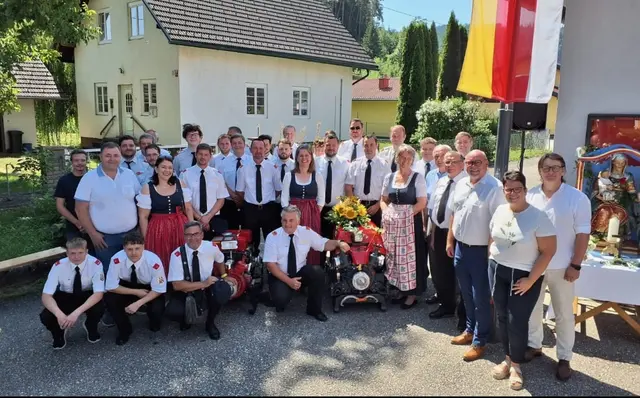 Die Freiwillige Feuerwehr St. Georgen am Weinberg ist stolz, dass beim heurigen Annakirchtag auch die neue Tragkraftspritze gesegnet werden konnte. | Foto: FF St. Georgen am Weinberg