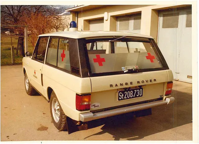 Mit diesen Fahrzeugen war das Rote Kreuz früher unterwegs. | Foto: Rotes Kreuz Deutschlandsberg