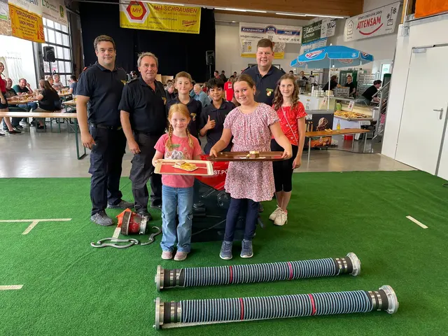 Beim Feuerwehrfest in Statzendorf zeigten sich Jung und Alt gemeinsam – ein Bild, das den Teamgeist und die gute Stimmung der Veranstaltung widerspiegelt. | Foto: Strobl Cornelia 