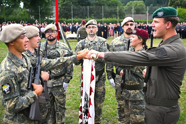 Lautstark wurde der Eid für das Vaterland in den Sommerabend gerufen | Foto: Josef Bodner