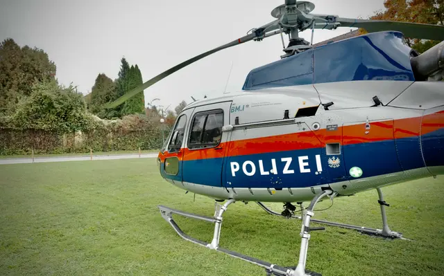 Ein Polizeihubschrauber war im Einsatz. (Symbolfoto) | Foto: MeinBezirk.at