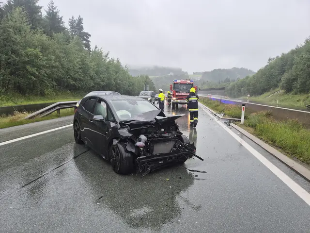 Crash auf der regennassen Südautobahn. | Foto: www.einsatzdoku.at