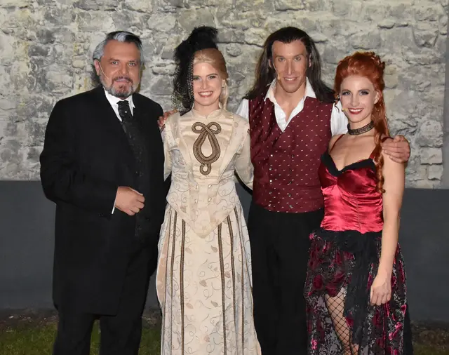 Ein Musicalerlebnis voller Spannung, Leidenschaft und Gänsehaut-Momente mit Werner Auer (als Sir Danvers Carew) , Steffi Regner (als Lisa), Florian Fetterle (als Jekyll) und Anna Burger (als Lucy)