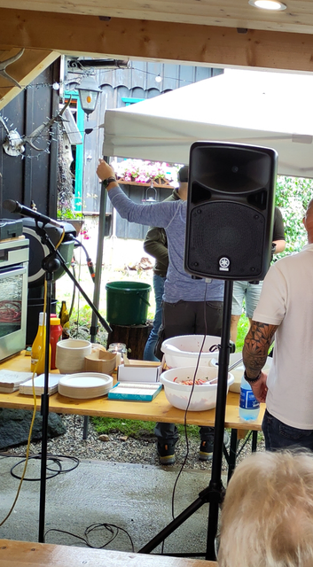 Für spätere Stunden wurde eigens eine Karaoke-Anlage aufgebaut. | Foto: Berger