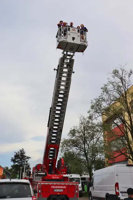 Die Drehleiter der FF Kalsdorf brachte Interessierte hoch hinaus (30 m). | Foto: Edith Ertl