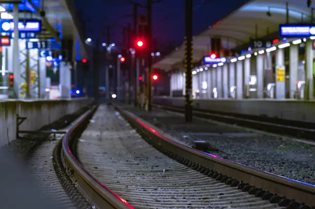 Am Linzer Hauptbahnhof wurde ein 65-Jähriger schwer verletzt, als er versuchte, auf einen abfahrenden Zug aufzuspringen. | Foto: FOTOKERSCHI.AT / KERSCHBAUMMAYR (Symbolfoto)