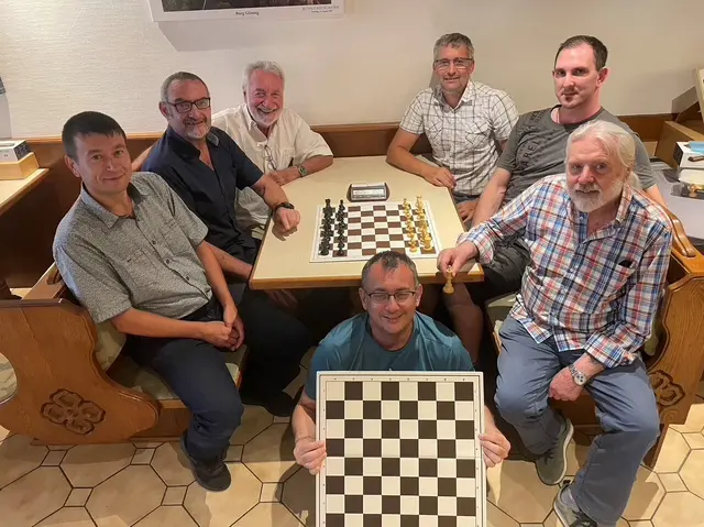 Der neue Vorstand des Schachclubs Güssing, von links Julius Schlehner, Peter Kirchmayer, Hubert Hanzl,  Klemens Marakovits (m),  Günther Zippl, Stefan Mader und Manfred Welzl