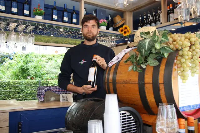 Wein und Produkte aus Italien bot Riccardo Goroni an.
