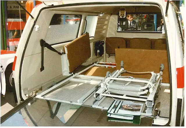 Ein alter Krankenwagen – Platz war hier nur wenig. | Foto: Rotes Kreuz Deutschlandsberg